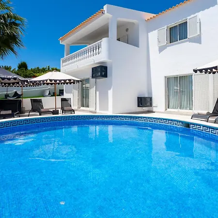 Alma Invicta Villa *