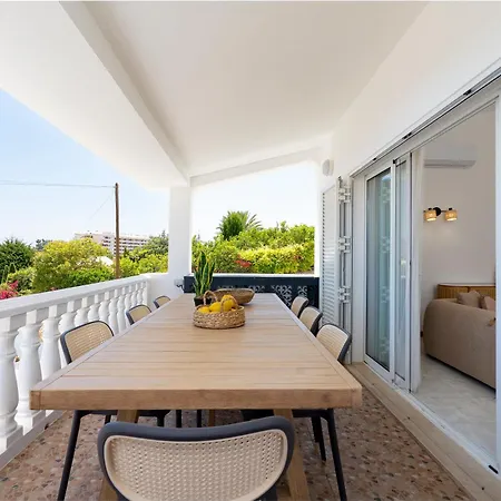 Вілла Alma Invicta *