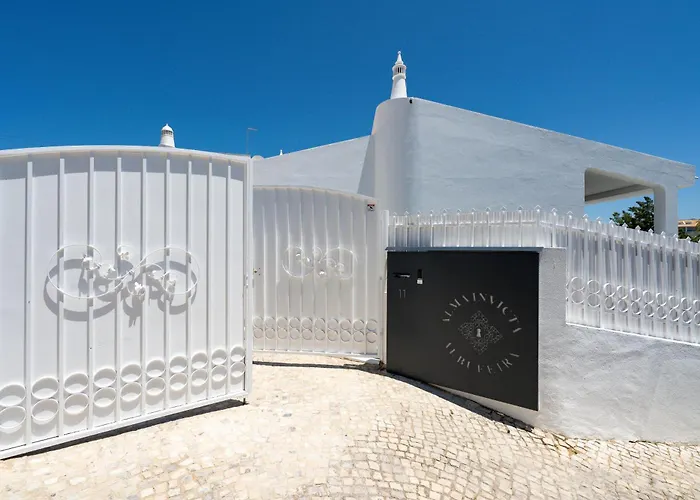 Alma Invicta Villa *