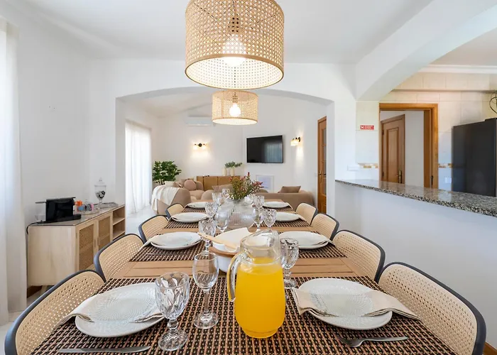 Alma Invicta Villa *